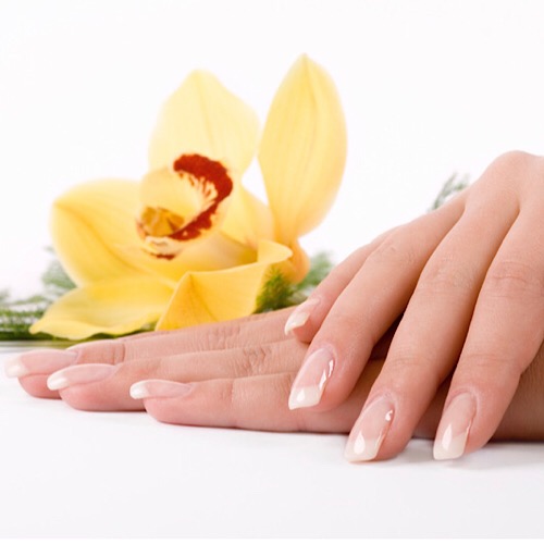 LAVISH NAILS & SPA - manicure